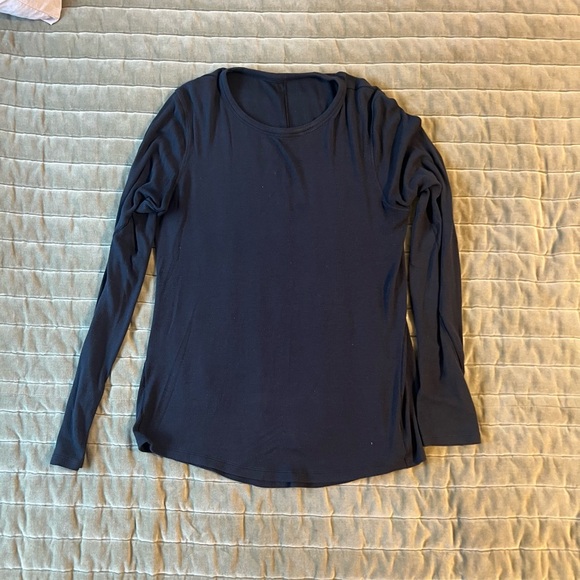 Women’s lululemon black hold tight Long Sleeve Women's Top - Picture 2 of 3